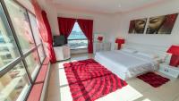Postel nebo postele na pokoji v ubytování Jbr beach walk 2 bedrooms front sea