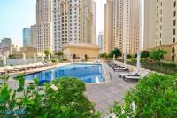 Bazén v ubytování Jbr beach walk 2 bedrooms front sea nebo v jeho okolí