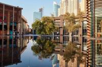 Nespecifikovaný výhled na destinaci Dubaj nebo výhled na město při pohledu z apartmánu