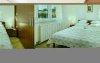 Posteľ alebo postele v izbe v ubytovaní Holiday Home Bajagic 90 With Outdoor Swimmingpool