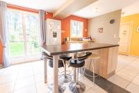 a kitchen with a large island with stools at Le Sapin Parasol - Maison pour 7 pers. in Lussault-sur-Loire