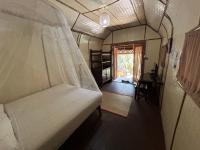 Postel nebo postele na pokoji v ubytování Khao Sok Paradise Resort