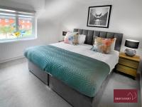 Postel nebo postele na pokoji v ubytování Farnborough - Peel Court - 2 Bed Parking & Garden