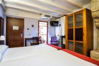 A bed or beds in a room at Hotel Alda Bonaval