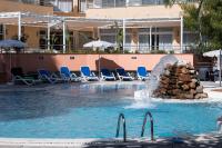 The swimming pool at or close to Sagitario Playa