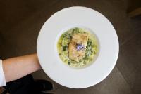 ホテルの敷地内または近くでの食事または食べ物