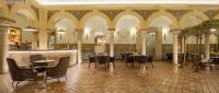 Un restaurante o sitio para comer en Hotel Ilunion Mérida Palace