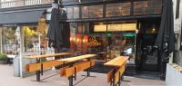 Ein Restaurant oder anderes Speiselokal in der Unterkunft Amsterdam Rembrandt Square city center Hotel 