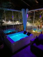The swimming pool at or close to Green Oasis Gabella