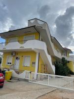Budova, v ktorej sa apartmán nachádza