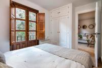 Łóżko lub łóżka w pokoju w obiekcie Luxury Alhambra Hideaway