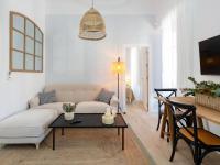 A seating area at Bright and Elegant Gran Via apartments