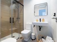 A bathroom at Bright and Elegant Gran Via apartments