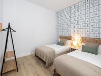 A bed or beds in a room at Bright and Elegant Gran Via apartments