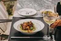 Jídlo v penzionu nebo okolí