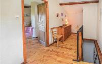 a hallway with a desk and a chair in a room at Amazing Home In Barjac With 3 Bedrooms, Wifi And Outdoor Swimming Pool in Barjac