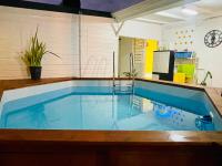 Der Swimmingpool an oder in der N&auml;he von Myosotis, charmant logement central avec piscine priv&eacute;e, wifi et parking gratuit