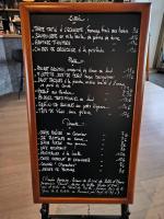 LE COTTAGE DE LYXIE-Nature et sports في تالمونت: لوحة سبورة مكتوب عليها في مطعم