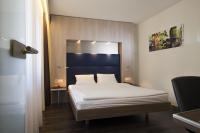 Hotel Alexander Zurich Old Townにあるベッド