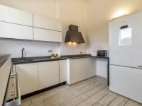 Kuchnia lub aneks kuchenny w obiekcie Villa Chicca by Interhome