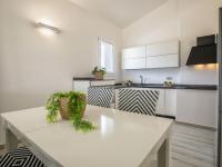 Kuchnia lub aneks kuchenny w obiekcie Villa Chicca by Interhome