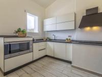 Kuchnia lub aneks kuchenny w obiekcie Villa Chicca by Interhome