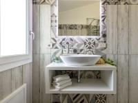 Łazienka w obiekcie Villa Chicca by Interhome