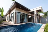 Bazén v ubytování Aonang Oscar Pool Villas - Free Shuttle to Aonang Beach -shared pool - private pool nebo v jeho okolí