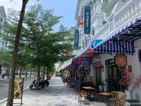 El barrio en el que está el hotel o un barrio cercano