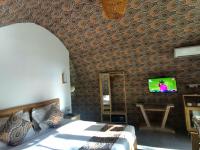 NIVADOO RESORT SIGIRIYAにあるテレビまたはエンターテインメントセンター