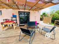 Balkon lub taras w obiekcie Le Cosy Occitan villa chaleureuse indépendante baignoire terrasse jardin