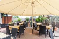 A restaurant or other place to eat at Gästehaus Brugger
