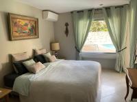 Posteľ alebo postele v izbe v ubytovaní Villa Galateias, un coin de Paradis, superbe vue avec piscine privée