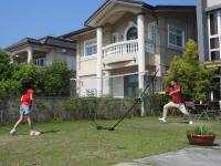 a man and a girl playing a game of frisbee at I Leisure B&amp;B in Yuanshan