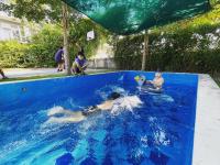two young boys playing in a swimming pool at I Leisure B&amp;B in Yuanshan