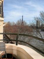 Beautiful Flat View Of The Seine And Eiffel Tower - Housity