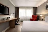Ramada by Wyndham Amsterdam Airport Schipholにあるベッド