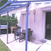 Patio alebo iná vonkajšia časť ubytovania Maison BELIZO, familiale ,calme et reposante.