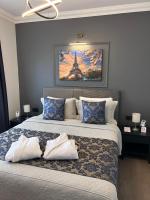 Postel nebo postele na pokoji v ubytování 12 rooms hotel