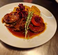 Jídlo v hotelu nebo okolí