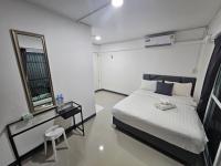 Postel nebo postele na pokoji v ubytování Loft 21 Apartment Romklao