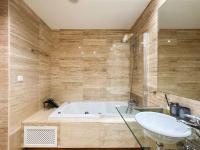 Koupelna v ubytování Sea Views Indoor Pool Sauna Gym Wifi