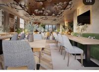 una sala da pranzo con un lungo tavolo e sedie di Apartman TIO Binis a Zlatibor