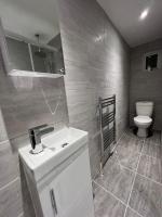 Koupelna v ubytování New 2BED Kay Road SW9 London
