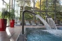 Bazén v ubytování Hotel Villa Golf Cihelny nebo v jeho okolí