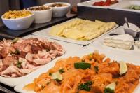 Eten bij of ergens in de buurt van het hotel

