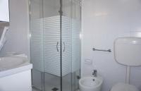 Kúpeľňa v ubytovaní Excellent flat with AC, shared pool and parking