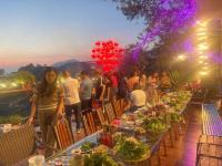 Oaspeți care stau la Ruby Tam Đảo