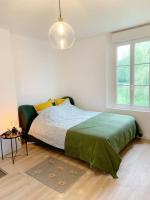 Una cama o camas en una habitaci&oacute;n de Country House - Garden - Private access to the Loir