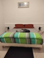 Una cama o camas en una habitaci&oacute;n de Villa Smile House